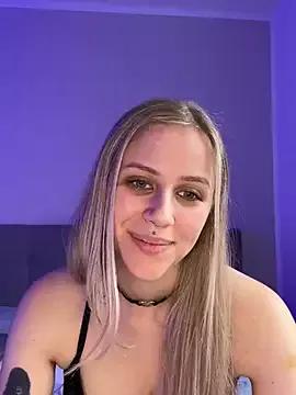 lunawolf21 on StripChat