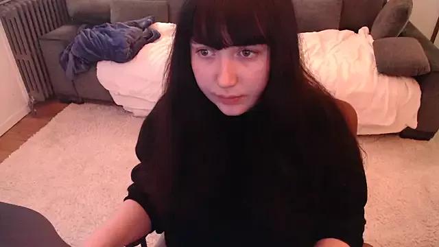 Lynylou on StripChat