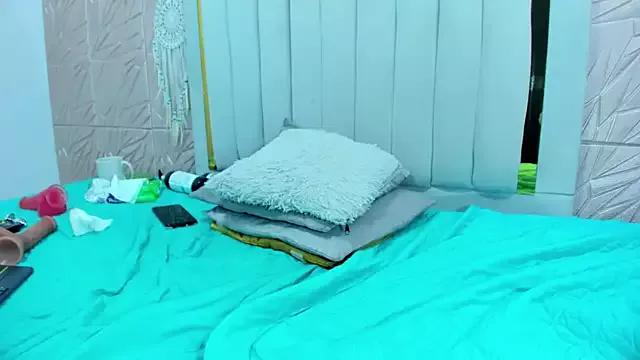 Melody_Megann on StripChat