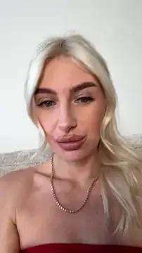 Mia_Roxie on StripChat