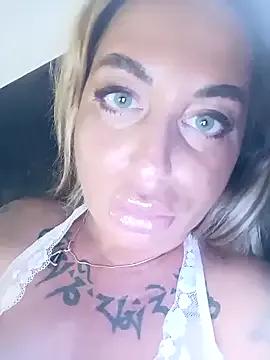 MiaMooly on StripChat