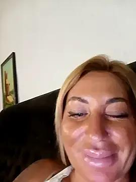 MiaMooly on StripChat