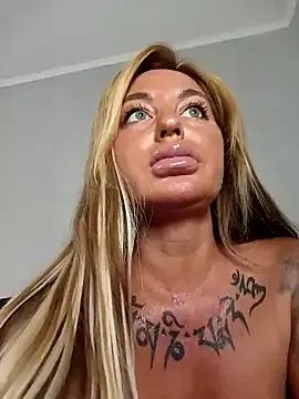 MiaMooly on StripChat