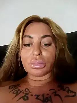 MiaMooly on StripChat