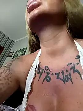 MiaMooly on StripChat