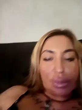 MiaMooly on StripChat