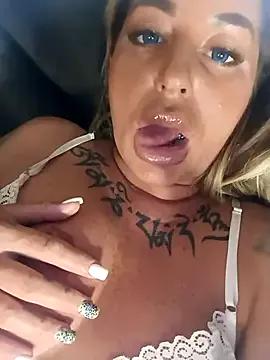 MiaMooly on StripChat