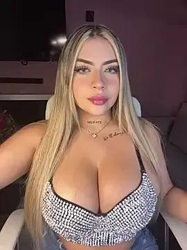 MiaWhitePink_ on StripChat