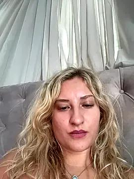 MileySummer on StripChat