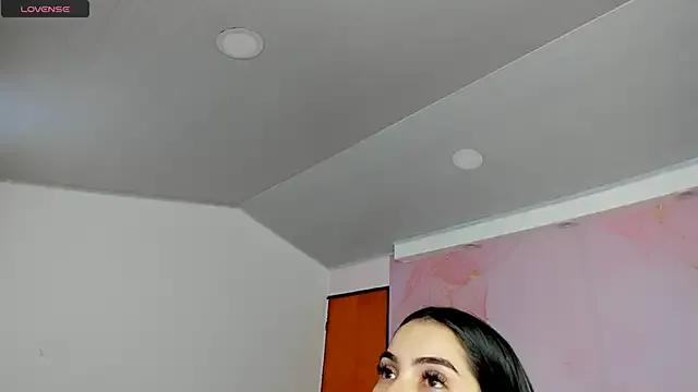 milk_candy18 on StripChat