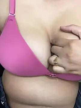 Miss-Ayraa on StripChat