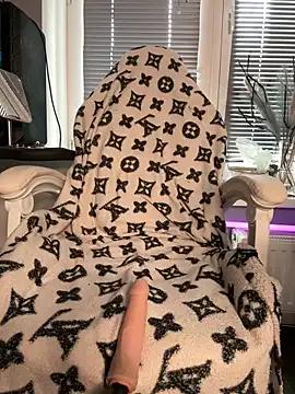 Miss_chiks on StripChat