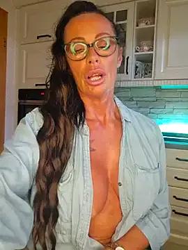 Misses-Cougar on StripChat