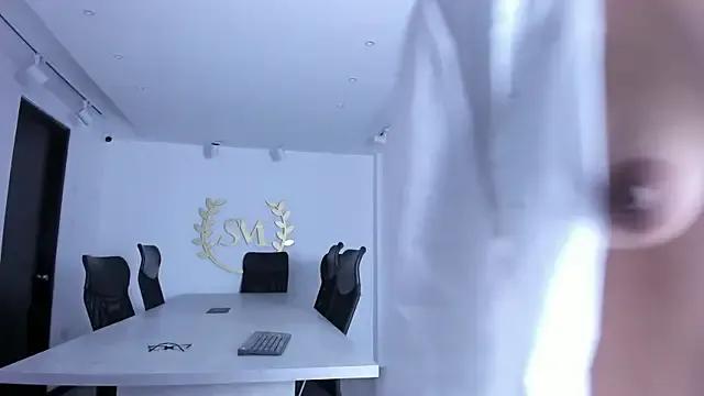 NairobiLee on StripChat