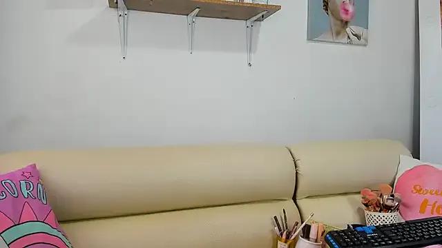 naughtyloverss on StripChat