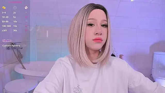 Necucub — striptease wth oil