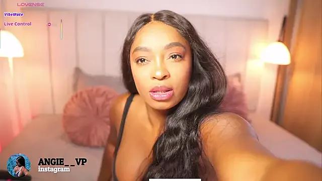 nicoletth18 on StripChat