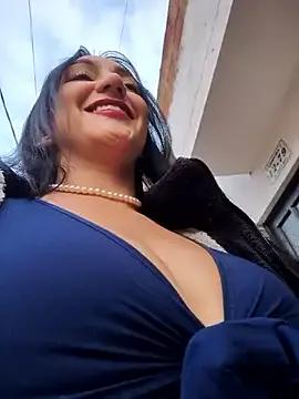 Ninabigtitied on StripChat