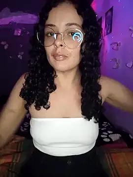 NinaSweet2 on StripChat 