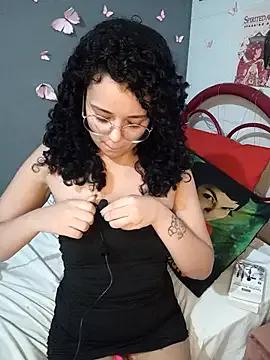 NinaSweet2 on StripChat 