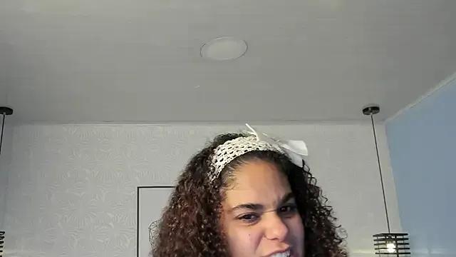 ninna_curly on StripChat