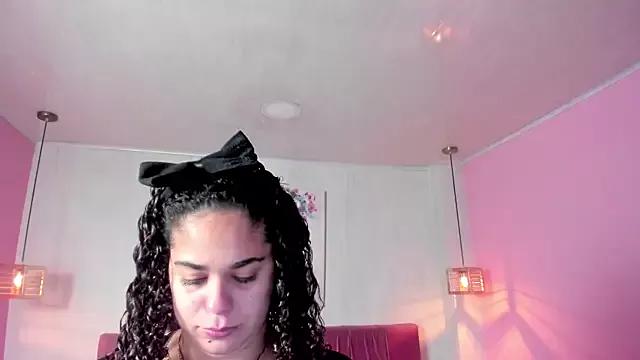 ninna_curly on StripChat