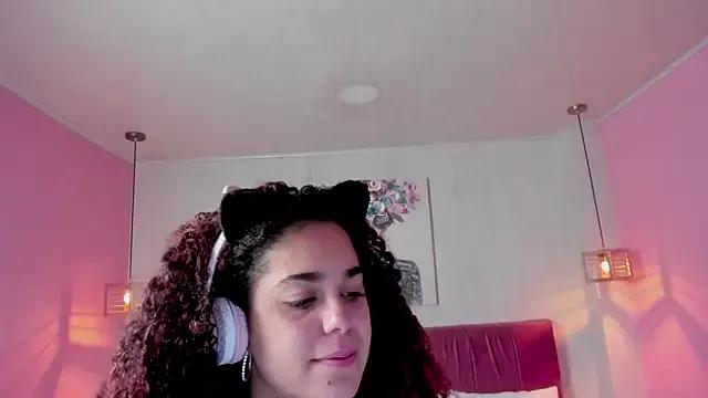 ninna_curly on StripChat