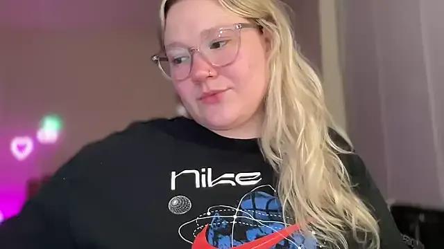 PiggyRose on StripChat 