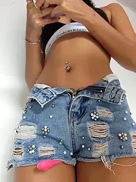 Pretty_roxxyy on StripChat