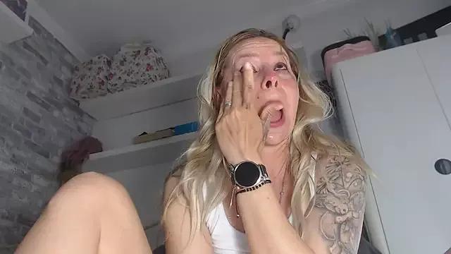 raisawetsx on StripChat