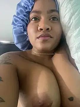 riri_brunnete on StripChat