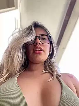 sara_calderon on StripChat