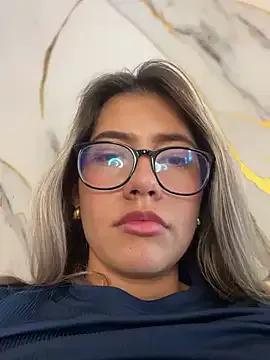 sara_calderon on StripChat