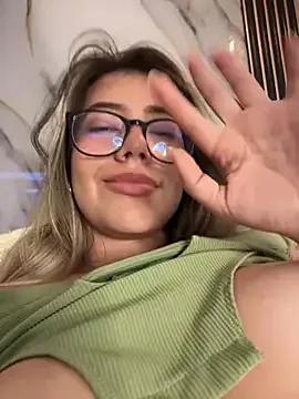 sara_calderon on StripChat