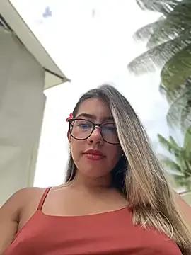 sara_calderon on StripChat