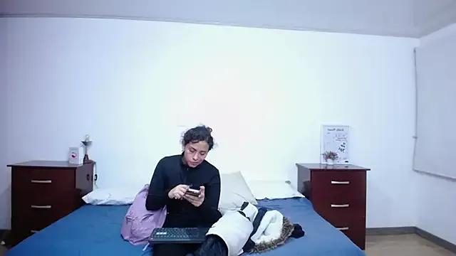 Sarabubbie on StripChat