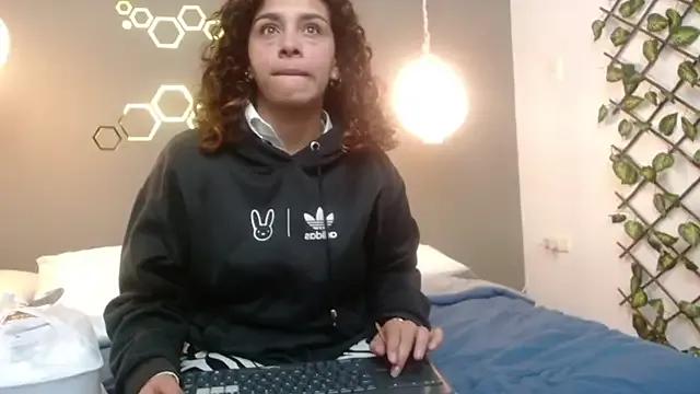 Sarabubbie on StripChat