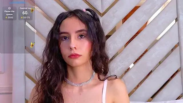 Sarah-Grace on StripChat