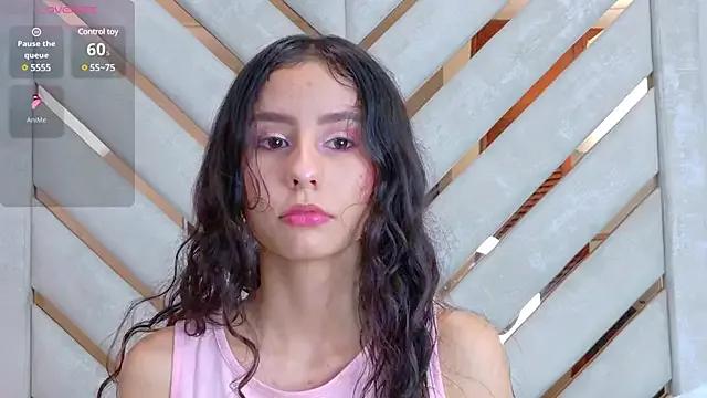 Sarah-Grace on StripChat