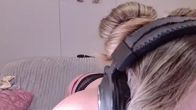 ScarletCarnal on StripChat