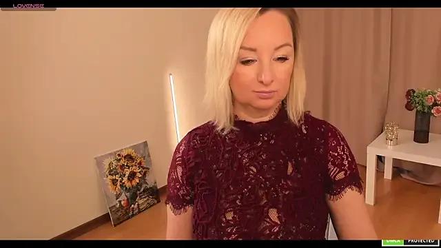 sexmom8 on StripChat