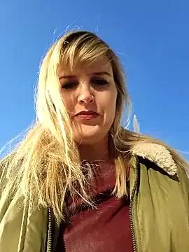 Sexybiene969 on StripChat