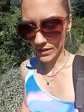 SlimBellaa on StripChat