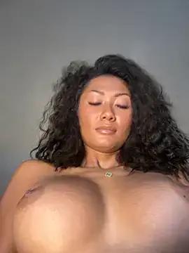 thai-dreamgirl on StripChat