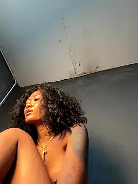 thai-dreamgirl on StripChat