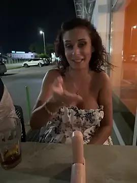 therealbeverlycious on StripChat