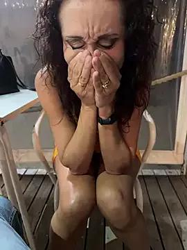 therealbeverlycious on StripChat