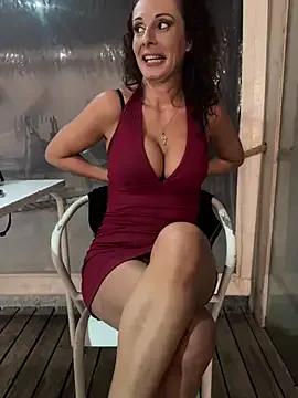 therealbeverlycious on StripChat