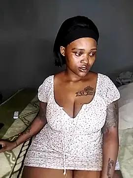 ThickPearlx23 on StripChat