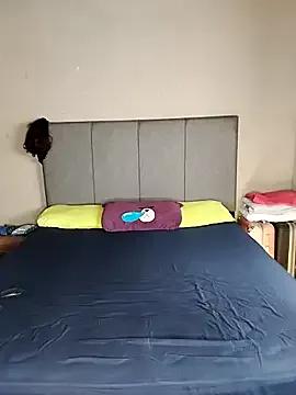 ThickPearlx23 on StripChat